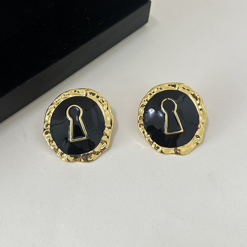 Exaggerated Black Enameled All - Vintage Collectible Show 评论和价格